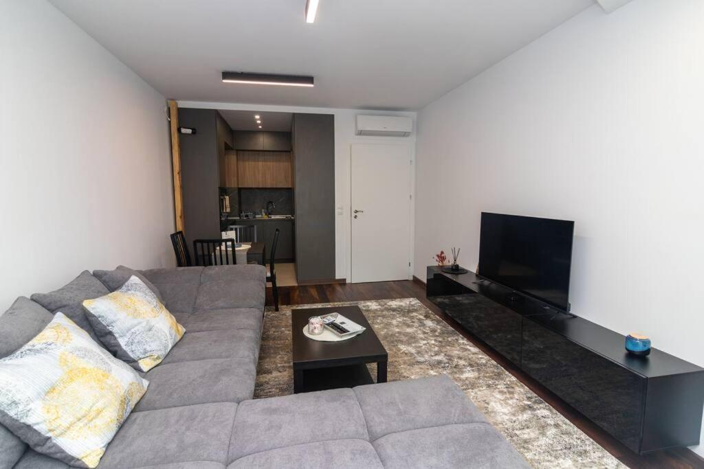 Georgi'S 1 Bedroom Quiet Apartment With Garage Szófia Kültér fotó